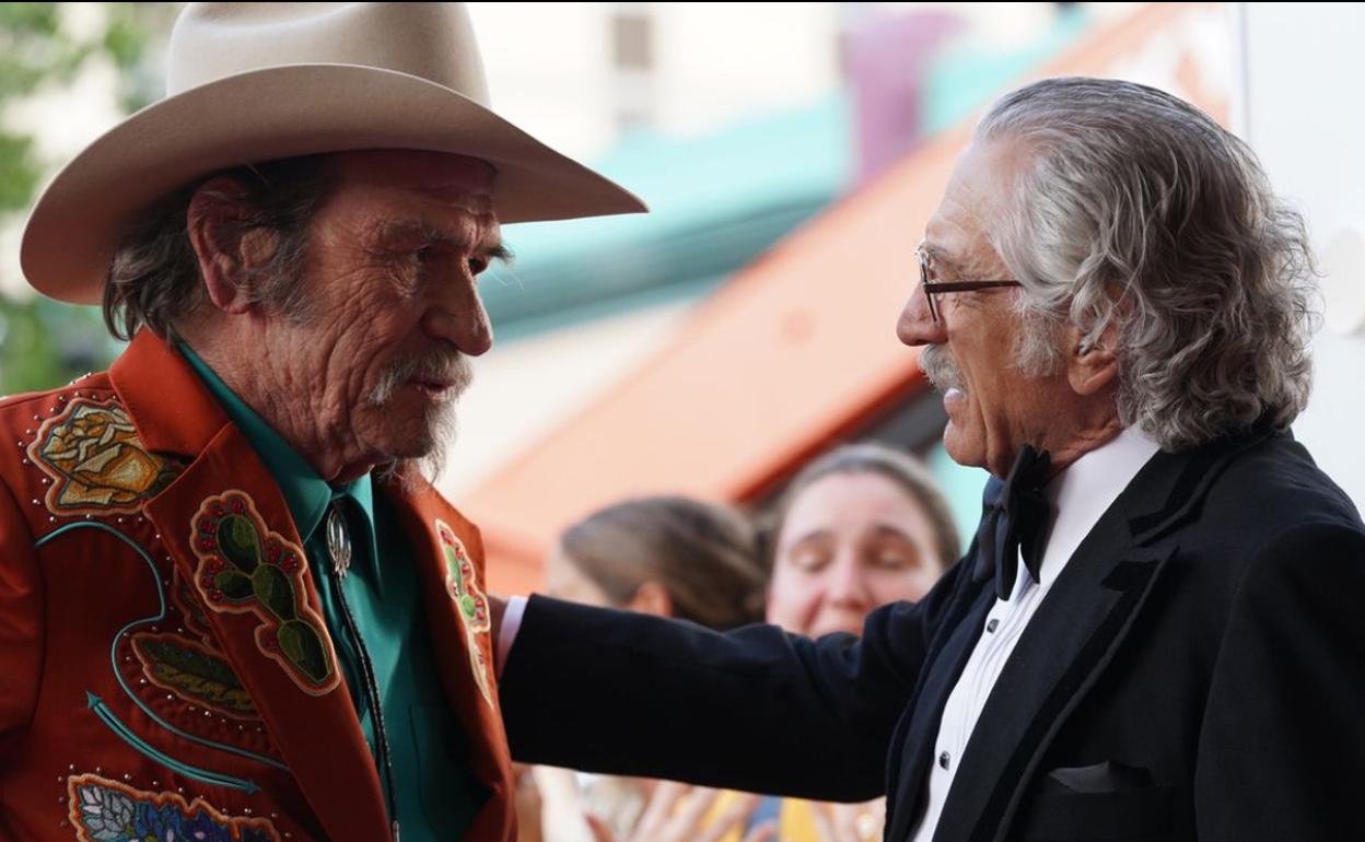 Tommy Lee Jones y Robert de Niro, en una imagen de 'La última gran esfata'.