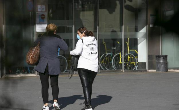 Andalucía despide el año con la mayor cifra de contagios de diciembre y suma 23 fallecidos