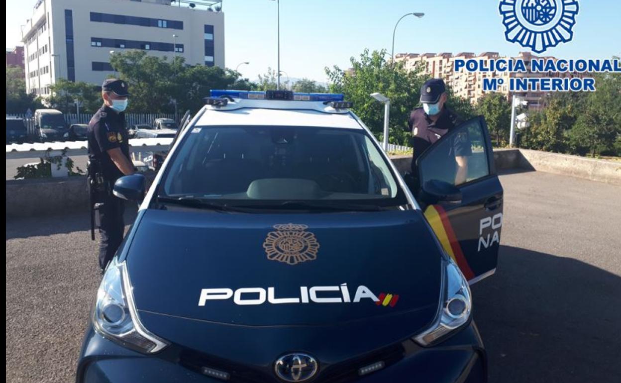 Robo en Granada | Agrede a un vigilante de seguridad al intentar robar en un supermercado una compra valorada en 4 euros con 100 en el bolsillo