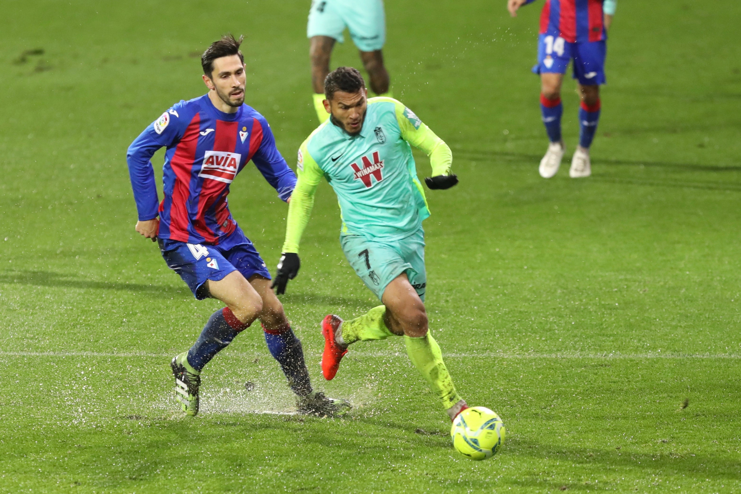 El Granada se bate con el Eibar y el frío en tierras guipuzcoanas.