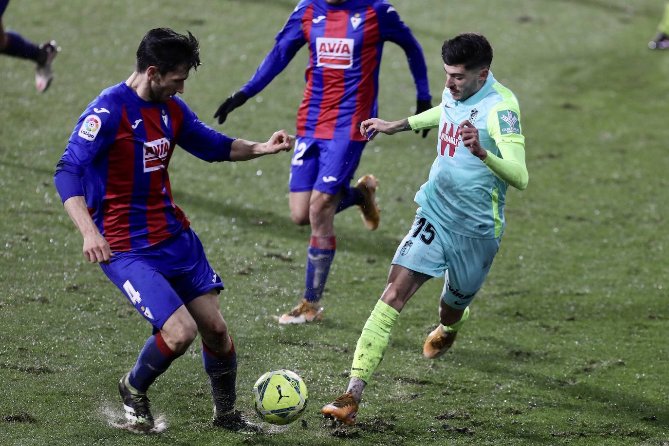 El Granada se bate con el Eibar y el frío en tierras guipuzcoanas.
