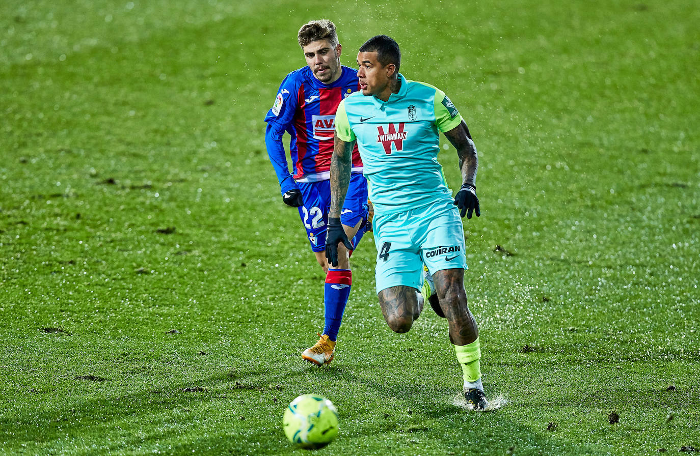 El Granada se bate con el Eibar y el frío en tierras guipuzcoanas.