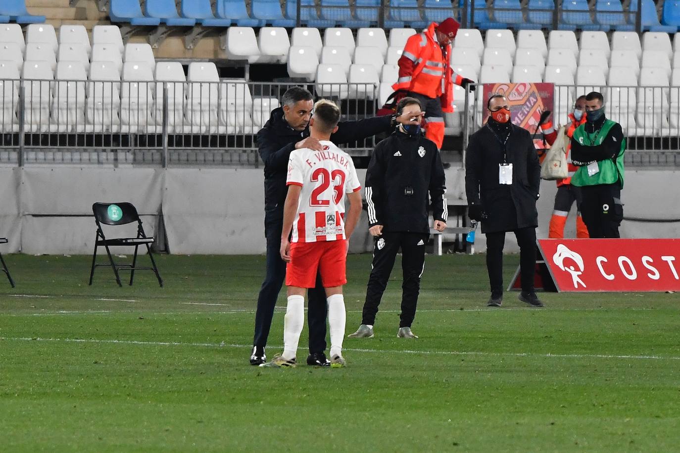 José Gomes da instrucciones a Fran Villalba. 