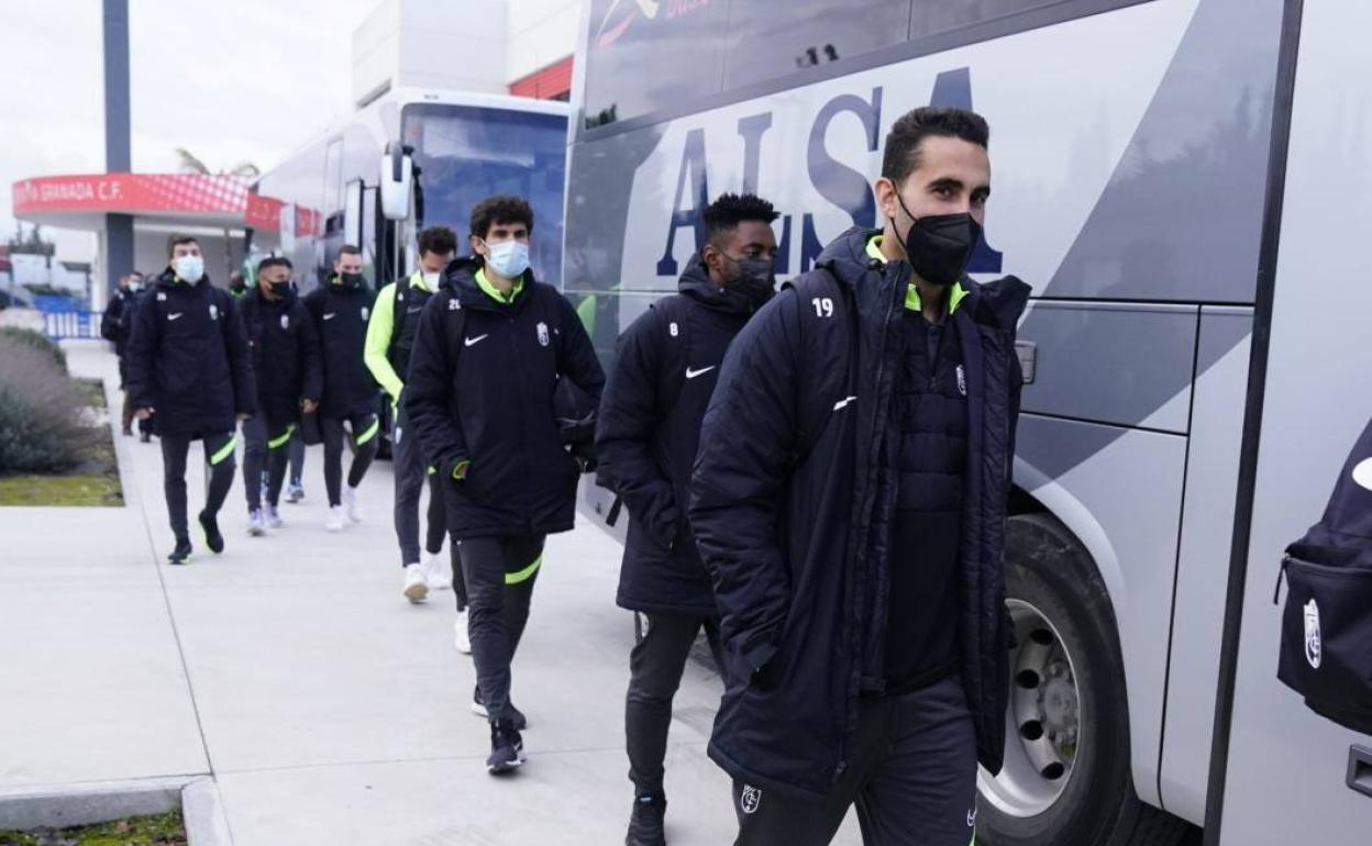 Ángel Montoro, al frente de sus compañeros. 