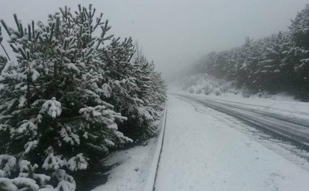 Advertencia de la DGT ante las nevadas: ¿qué significan los colores del nivel de alarma?