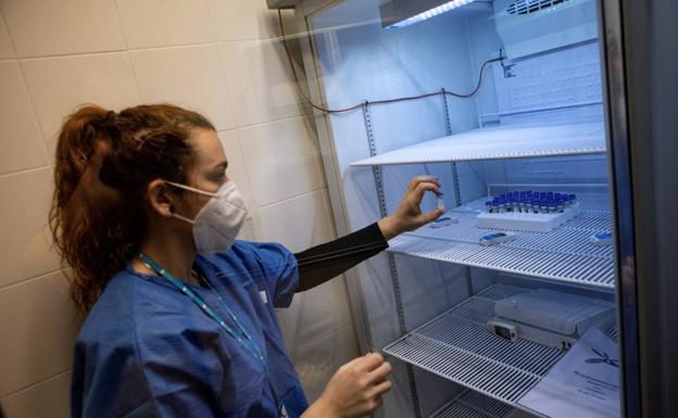 Coronavirus en Andalucía | La Junta pide al Gobierno que mande más vacunas: «Tenemos un déficit»