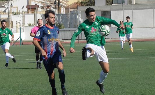 Vandalia y Atarfe durante el derbi de la primera vuelta. 