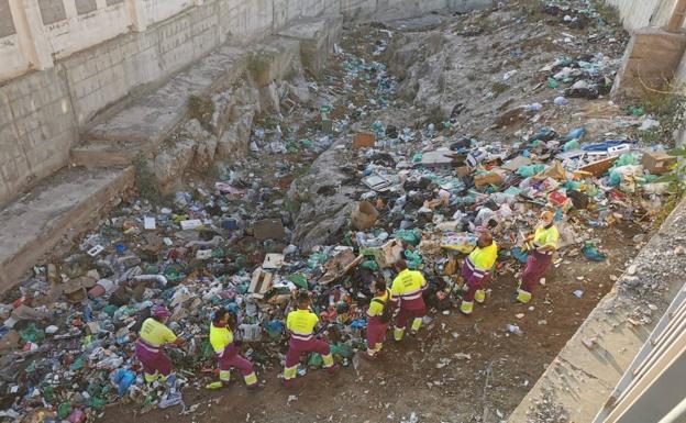 Recogen en Almería capital casi 500.000 kilos de basura acumulada durante 2020