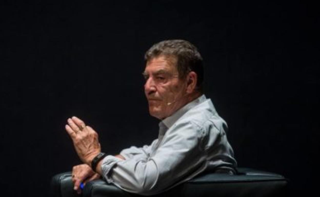 Juez Calatayud: «La primera, en la frente: sube la luz cuando estamos 'helaícos' de frío y en plena crisis»