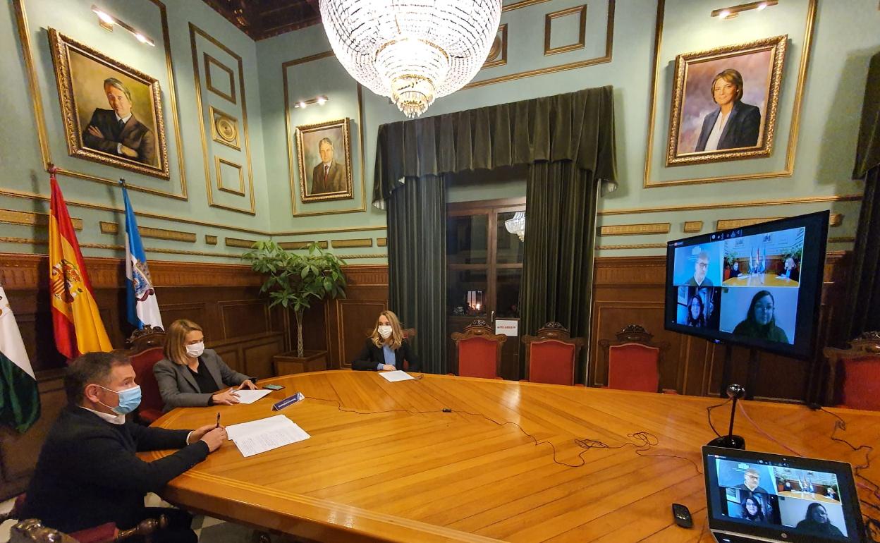 La alcaldesa de Motril destaca que «el tren del presente y futuro del municipio pasa por la Fábrica del Pilar»