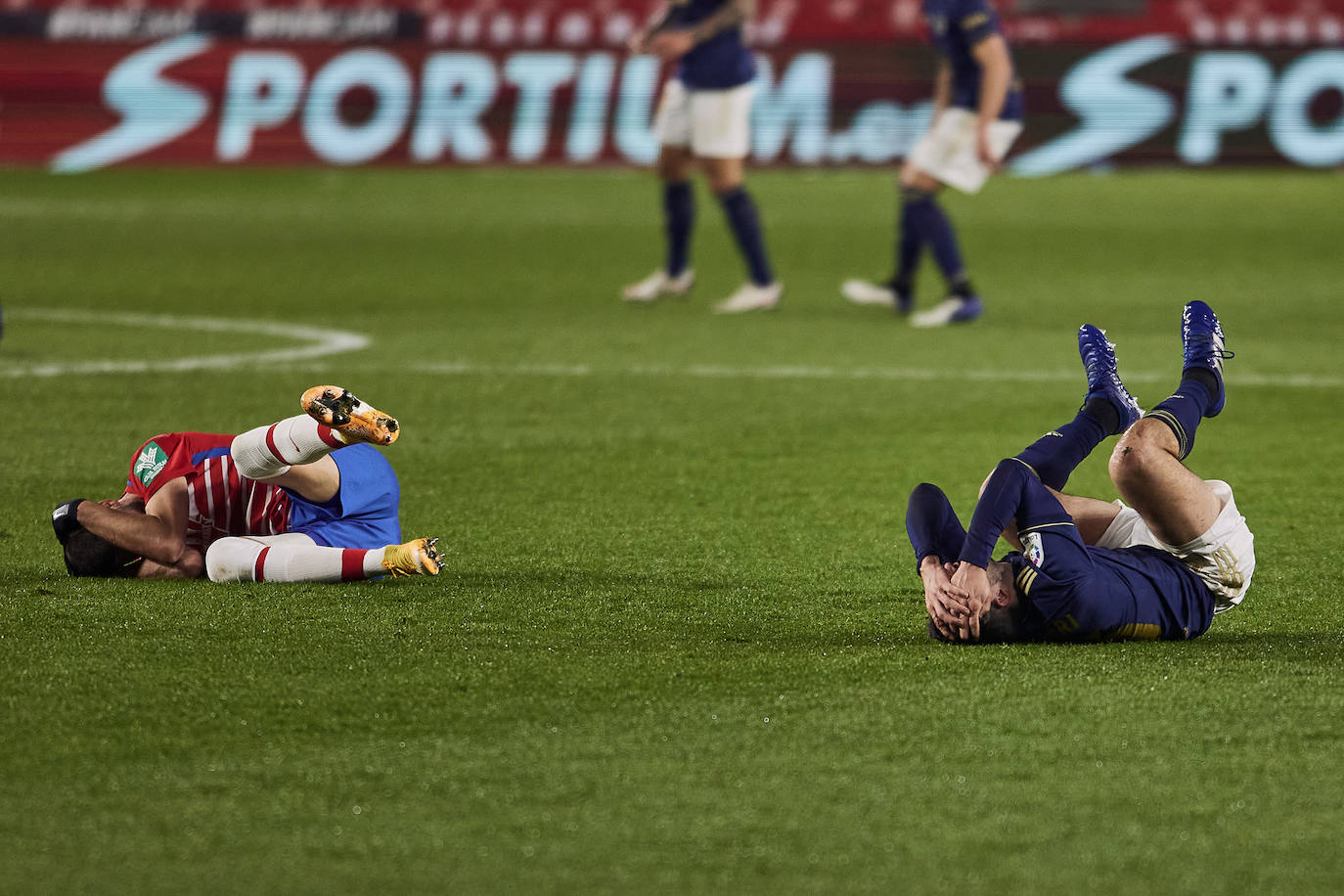 Luis Súarez, Germán y Gonalons celebran el 1-0, anotado por el delantero colombiano.