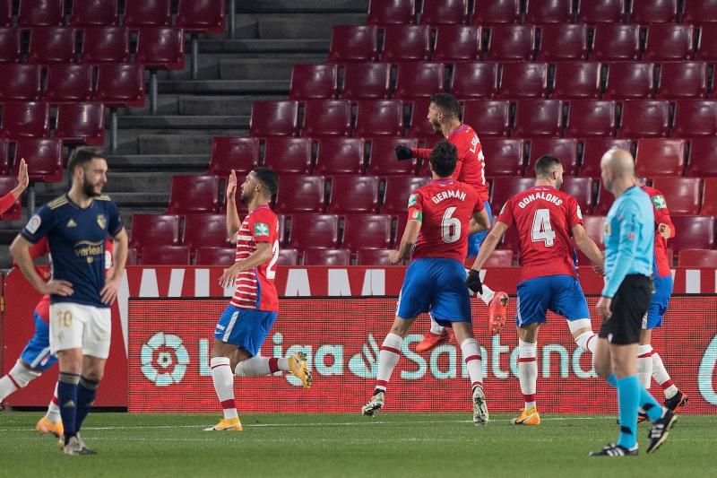 Luis Súarez, Germán y Gonalons celebran el 1-0, anotado por el delantero colombiano.