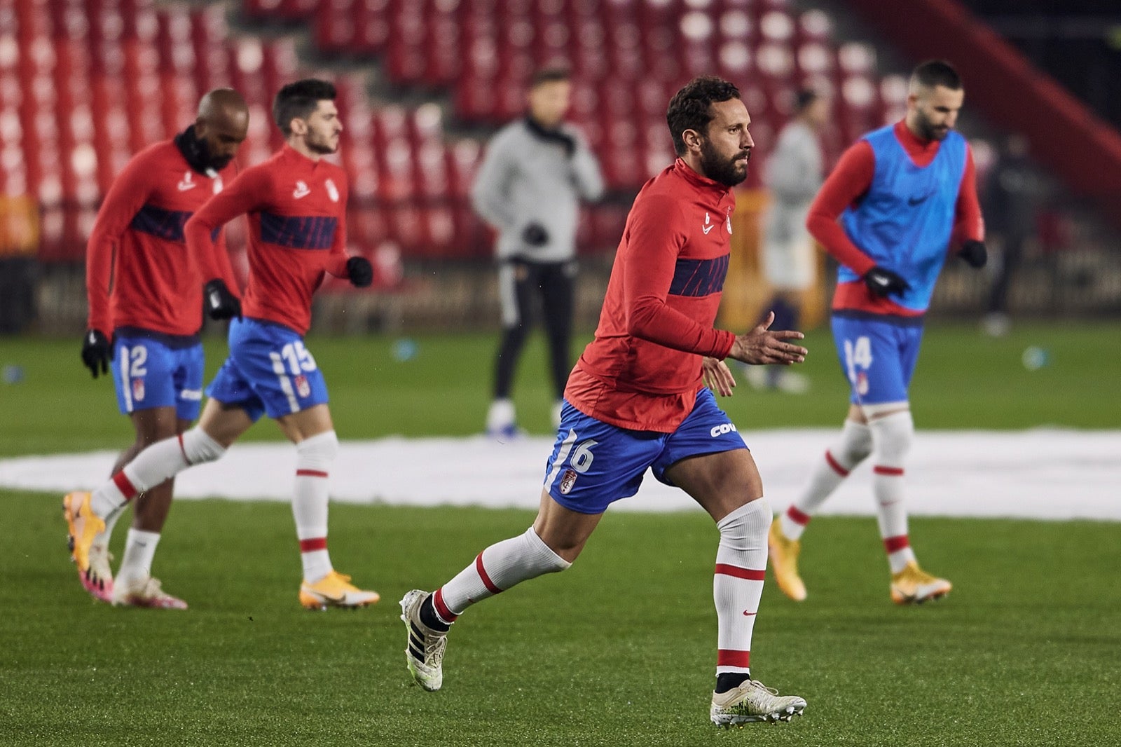 Luis Súarez, Germán y Gonalons celebran el 1-0, anotado por el delantero colombiano.