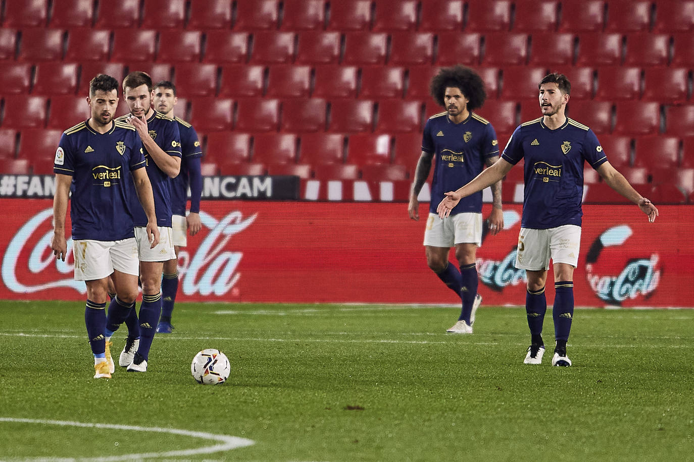 Luis Súarez, Germán y Gonalons celebran el 1-0, anotado por el delantero colombiano.