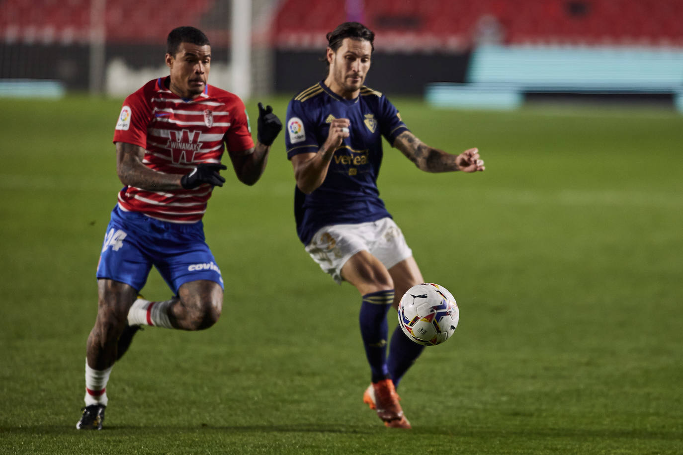 Luis Súarez, Germán y Gonalons celebran el 1-0, anotado por el delantero colombiano.