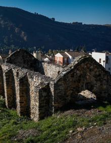 Imagen secundaria 2 - Los restos de construcciones que aún se mantienen en pie datan de finales del siglo XIX. 