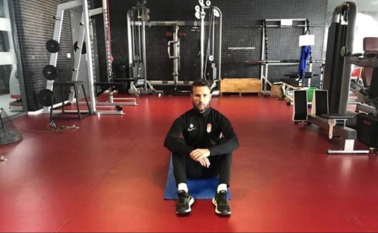 Jorge Trigueros en el interior de la Ciudad Deportiva. 