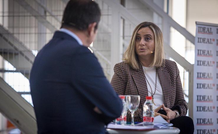 Las mejores imágenes del encuentro de Marifrán Carazo y Gerardo Cuerva en Diálogos por Granada de IDEAL