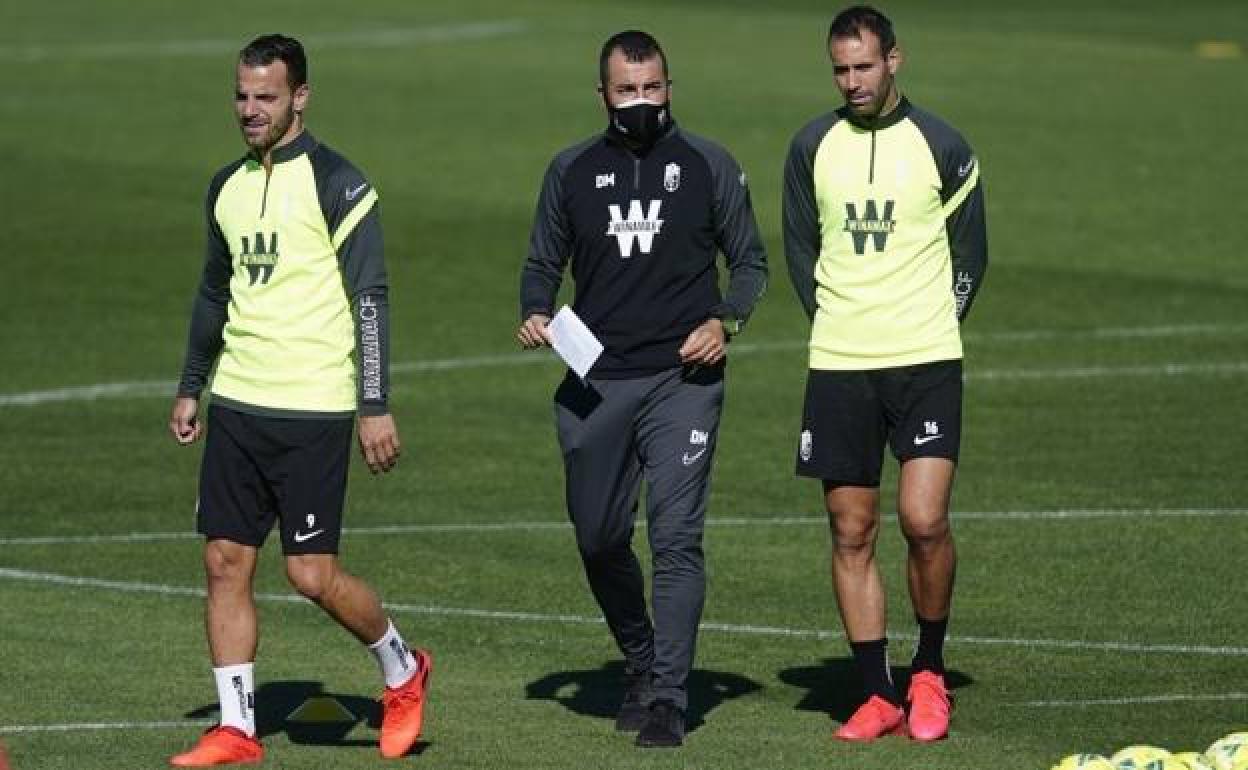 Soldado, Diego Martínez y Víctor Díaz, en un entrenamiento anterior. 