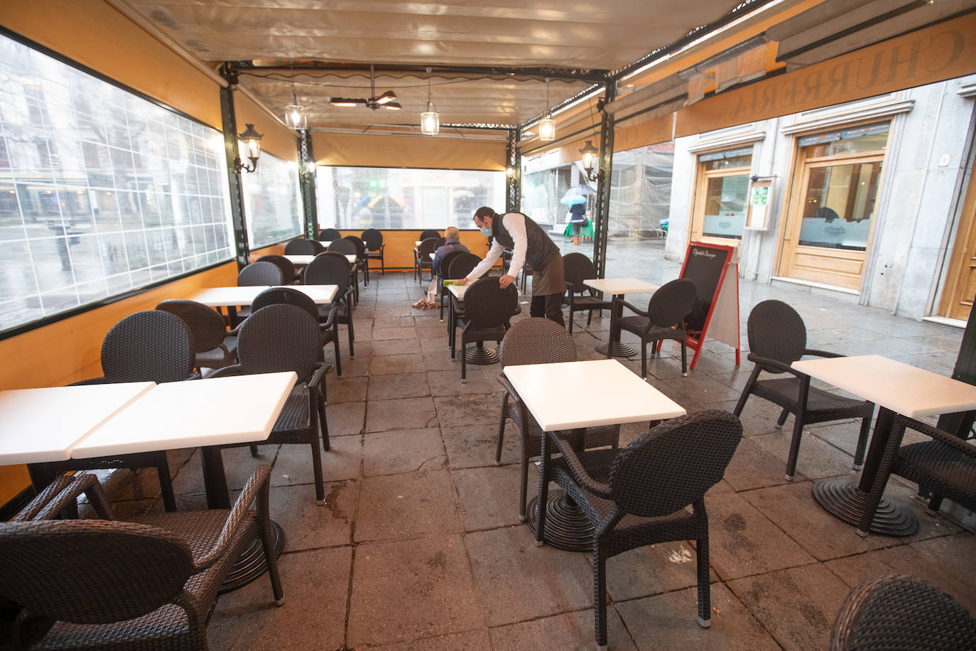 La churrería Alhambra de la plaza Bib Rambla, prácticamente desierta en la jornada de ayer.