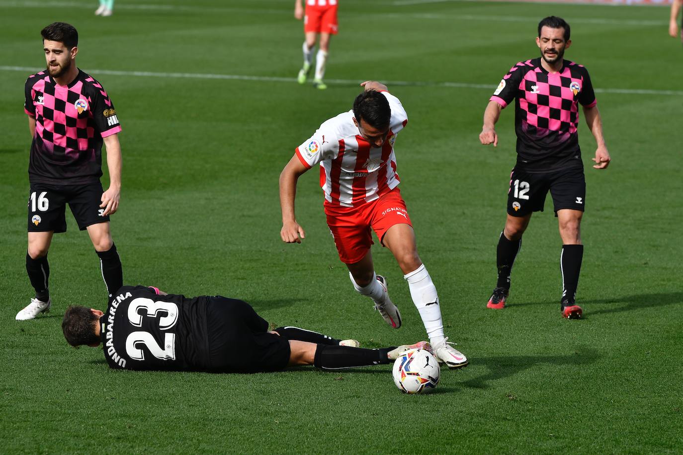 Los goles de Samu y Sadiq no bastan para llevarse los tres puntos.