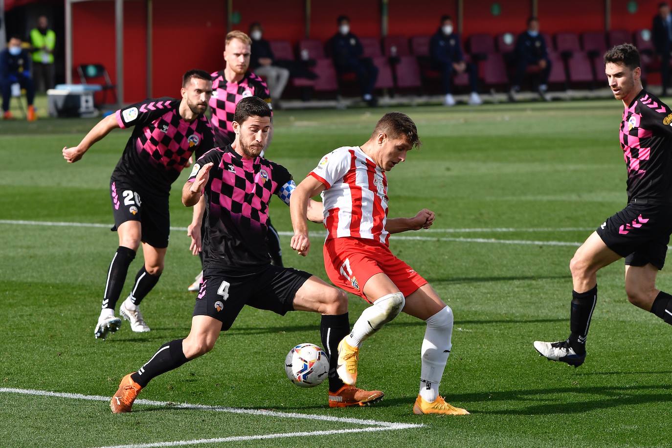 Los goles de Samu y Sadiq no bastan para llevarse los tres puntos.