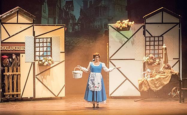 El musical 'La bella y la bestia' se representó ayer a las cuatro de la tarde.