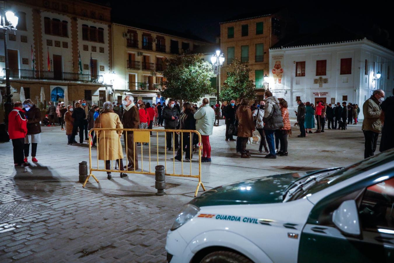 Cientos de personas, en las calles de Santa Fe tras los terremotos.