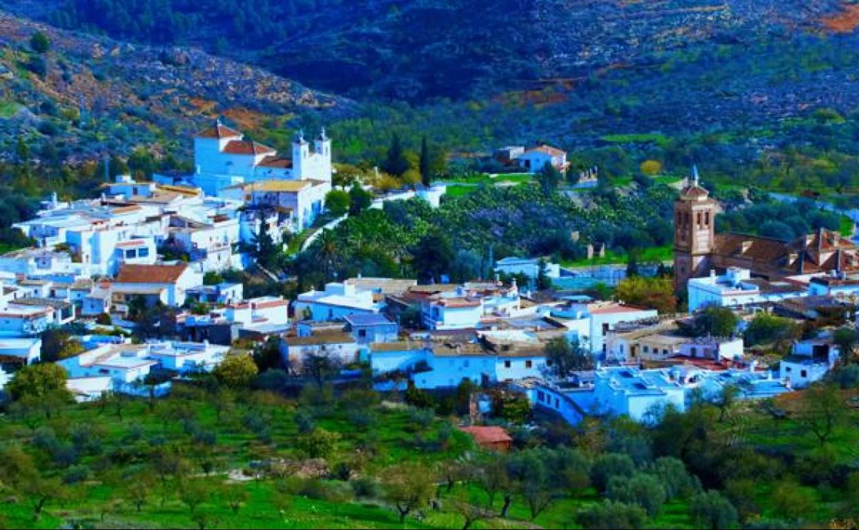 Restricciones en Granada | El pueblo sin bares que no ha tenido que cerrar ningún negocio pese a rebasar la 'tasa mil'