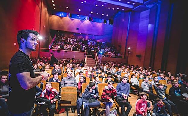 Charla en el Fun & Serious. 