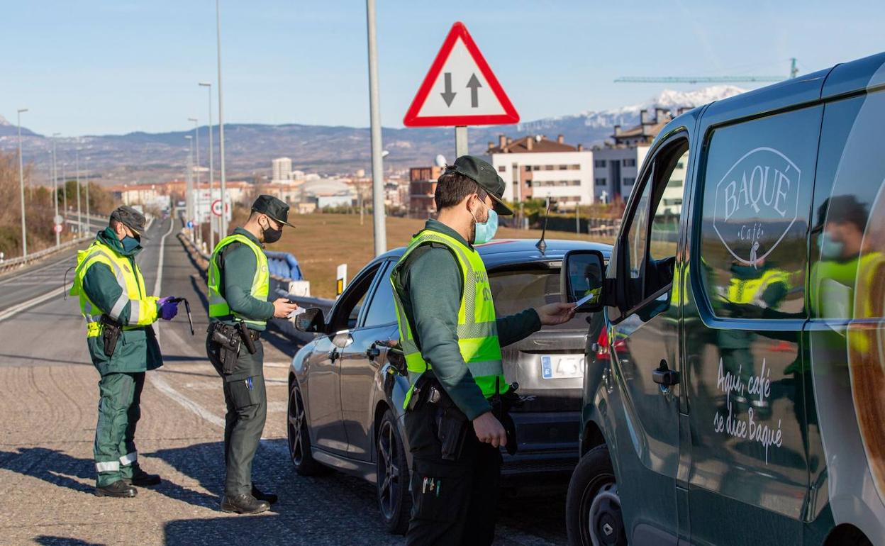 Nuevas restricciones en Andalucía | Los municipios andaluces que estarán confinados o con la actividad no esencial cerrada desde el lunes