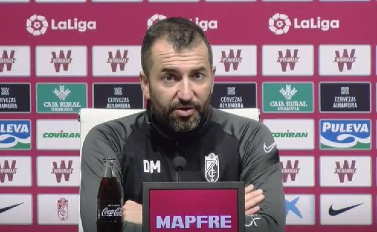 Diego Martínez respondiendo una pregunta. 