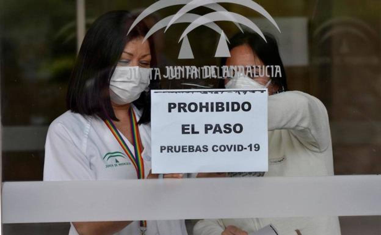 Coronavirus en Granada | El Colegio de Enfermería de pide a los granadinos que «se autoconfinen» para «frenar» los contagios