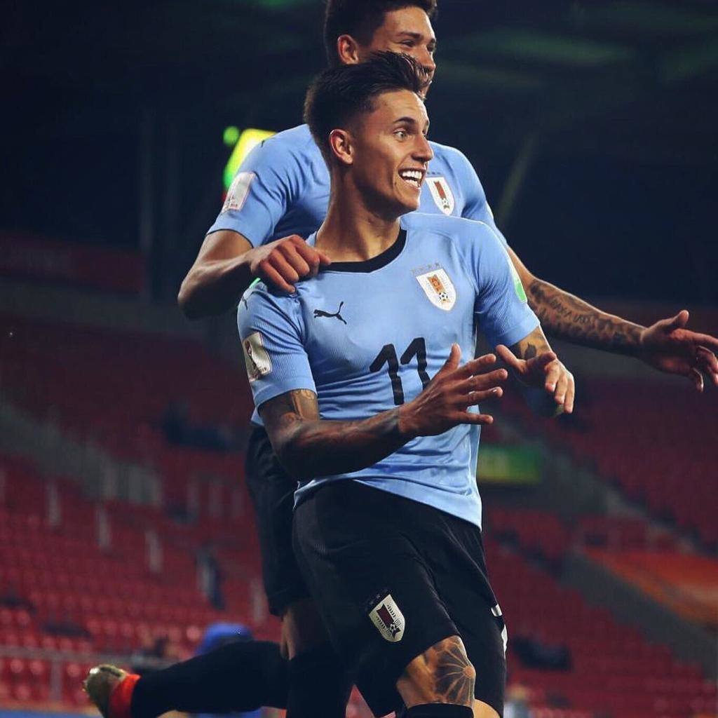 Brian Rodríguez y Darwin Núñez, dos jugadores con el escudo de la UDA en el pecho. 