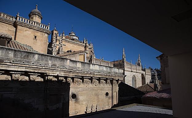 Espectacular vistas del tejado de la Catedral desde el ventanal del Centro José Guerrero. 
