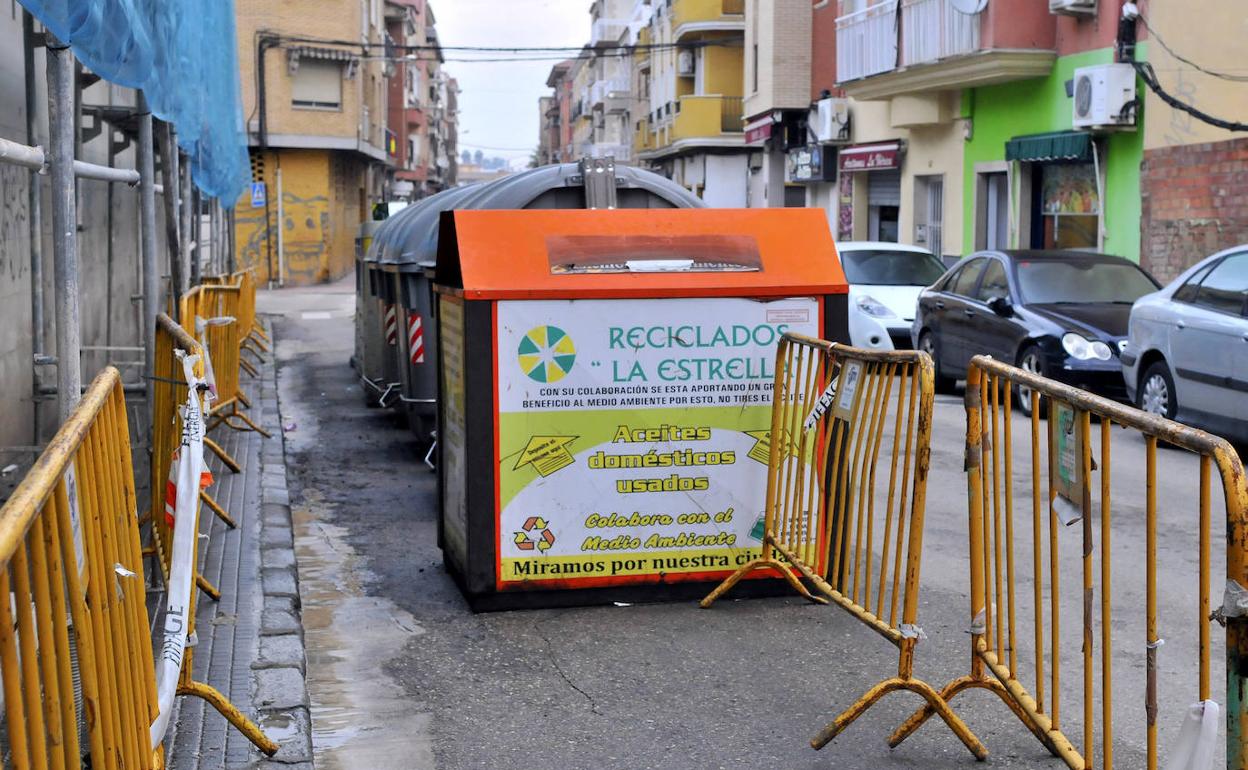 Contedores junto a los cuales se encontraba el cuerpo sin vida de Benita. 