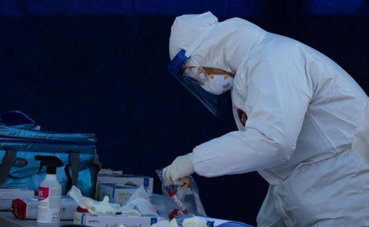 Pandemia de coronavirus | La medida contra la covid-19 más ignorada que reduce el riesgo de contagio en un 65%