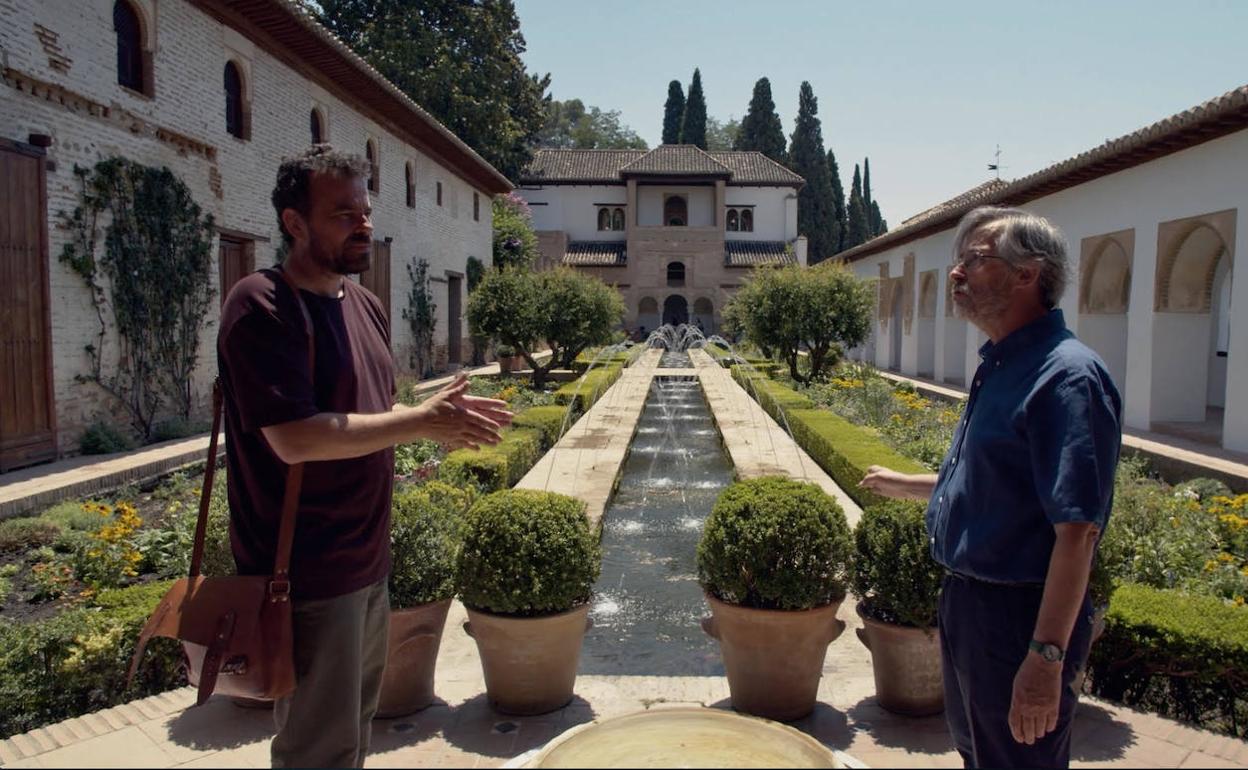 Arturo Franco y José Tito, en el Patio de la Acequia del Generalife.