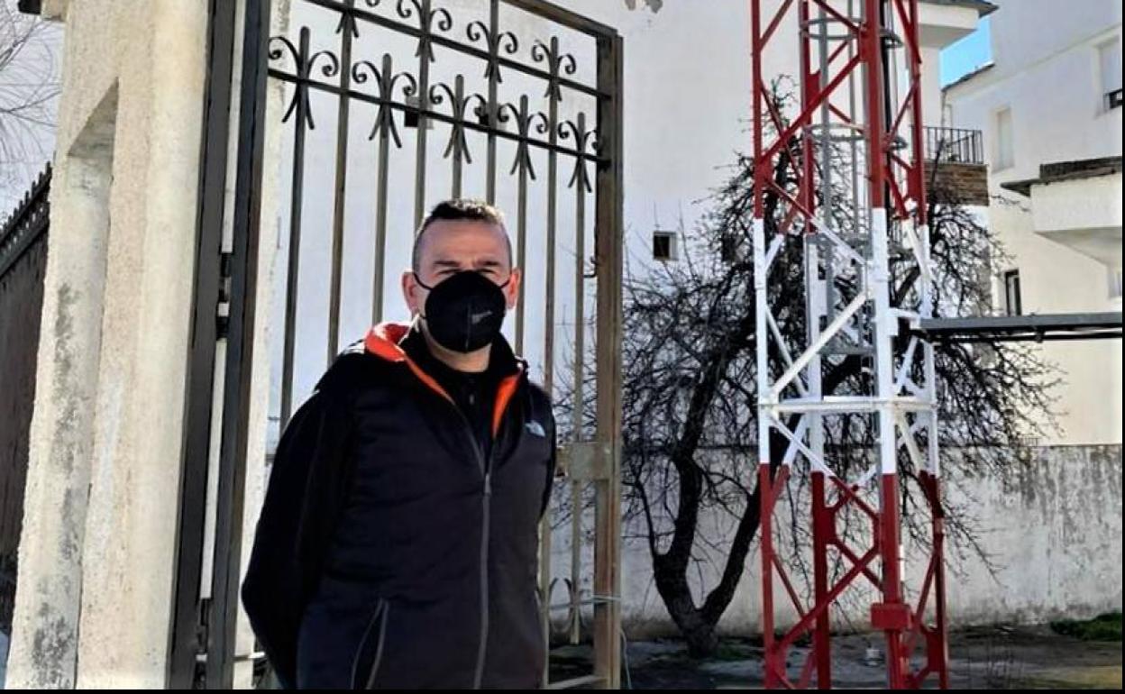 Telefónica retirará la antena que tiene instalada en el casco urbano de Pórtugos para que desaparezca la alarma social