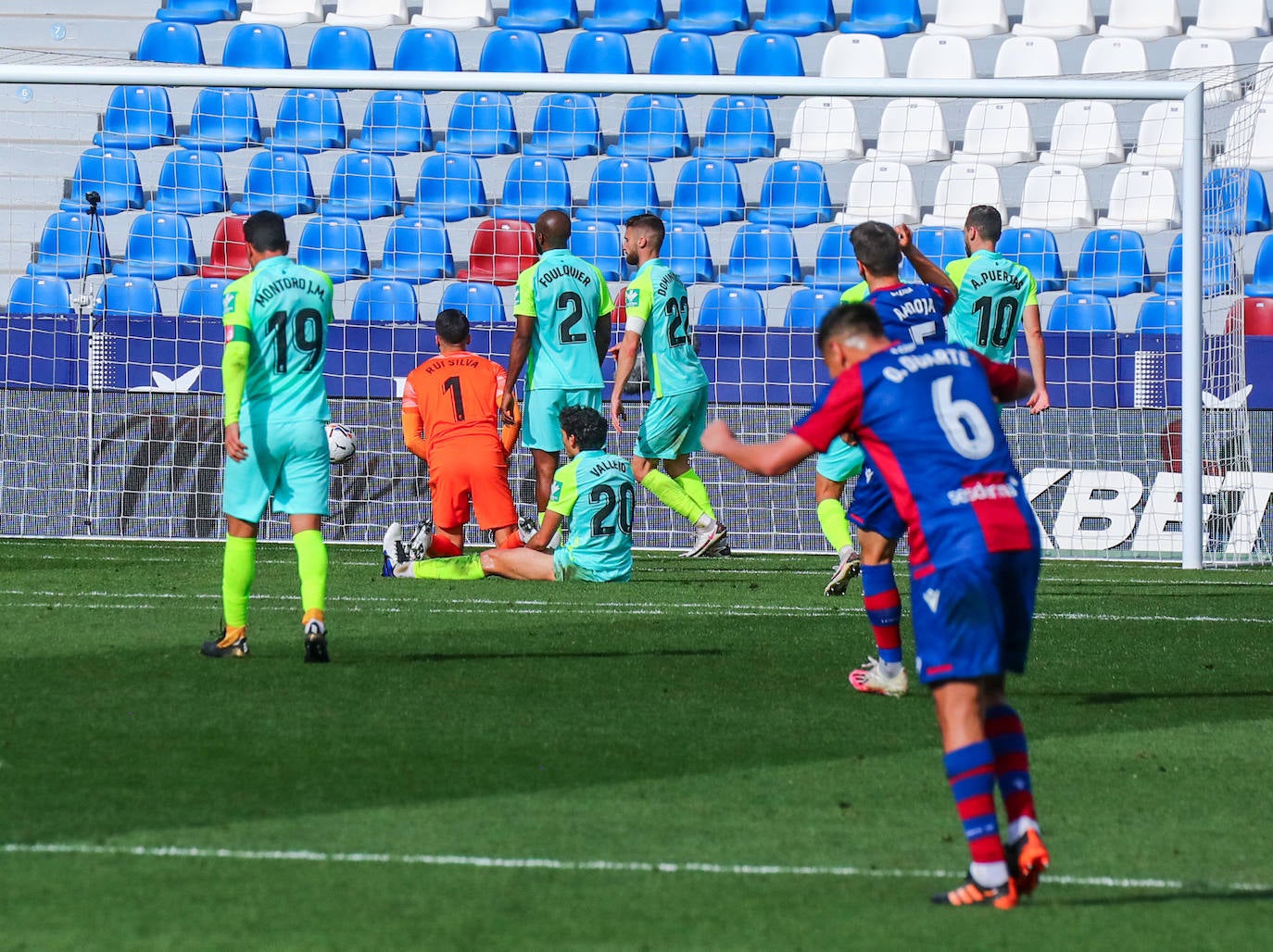 Las jugadas más interesantes del partido entre el Levante y el Granada