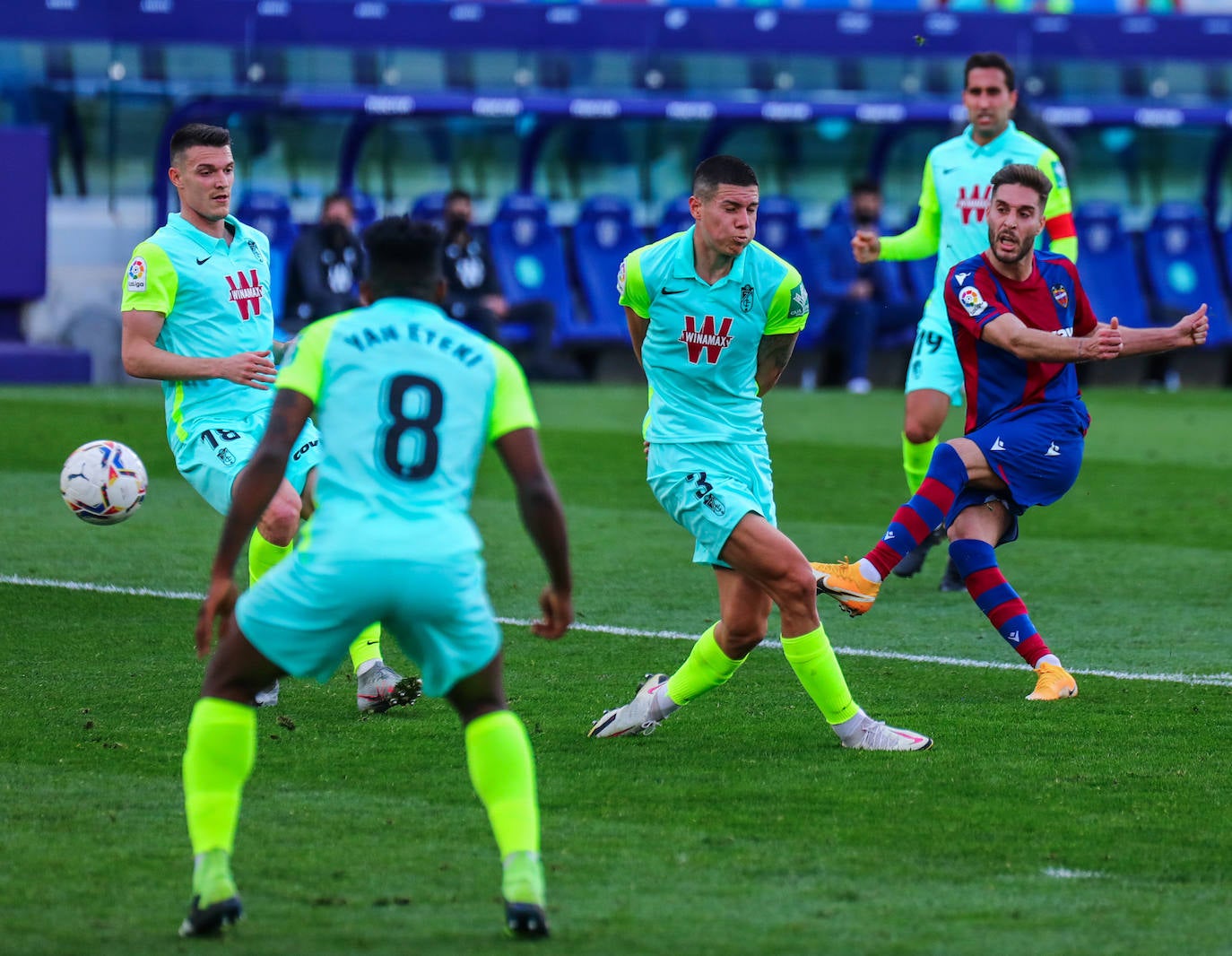 Las jugadas más interesantes del partido entre el Levante y el Granada