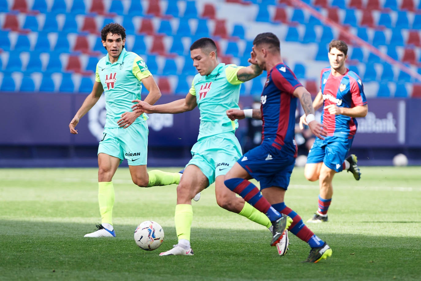 Las jugadas más interesantes del partido entre el Levante y el Granada