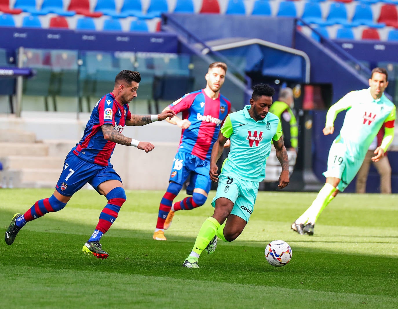 Las jugadas más interesantes del partido entre el Levante y el Granada