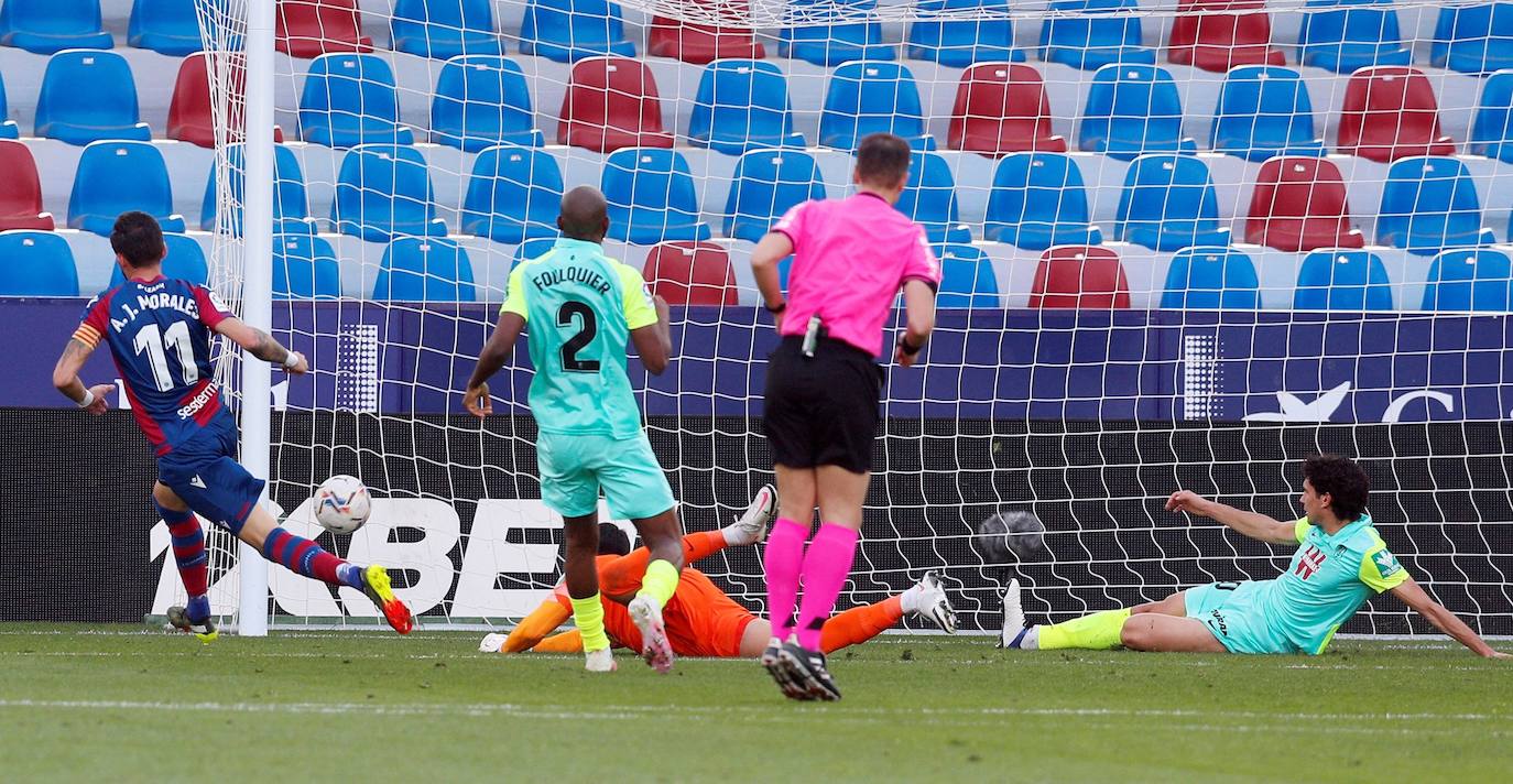 Las jugadas más interesantes del partido entre el Levante y el Granada