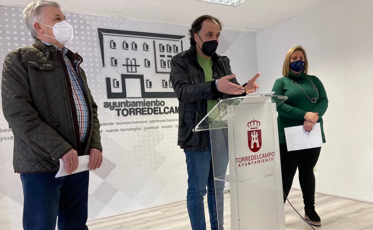 Comparecencia del alcalde de Torredelcampo este martes. 