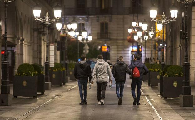 Andalucía mantiene el toque de queda a las 22.00, reuniones de 4 personas y cierre de bares a las 18.00 