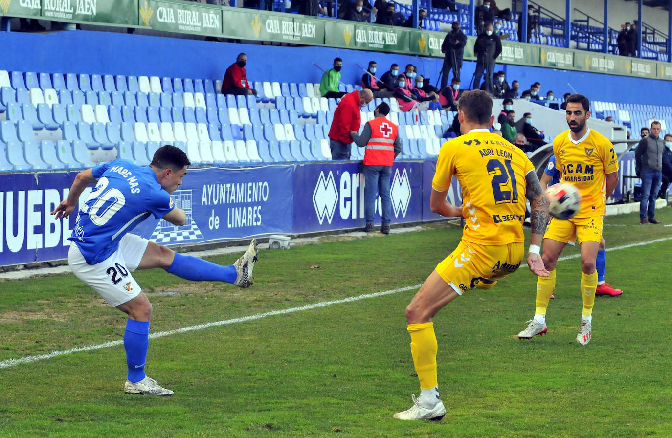Partido en Linarejos frente a UCAM Murcia. 
