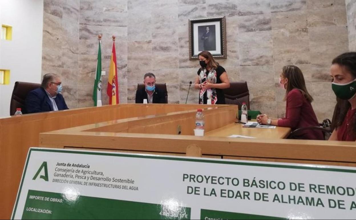 La consejera Carmen Crespo ha presentado hoy la licitación de la remodelación.