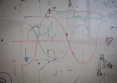 Imagen secundaria 1 - Guirado, en su despacho en el Instituto de Astrofísica de Andalucía. 