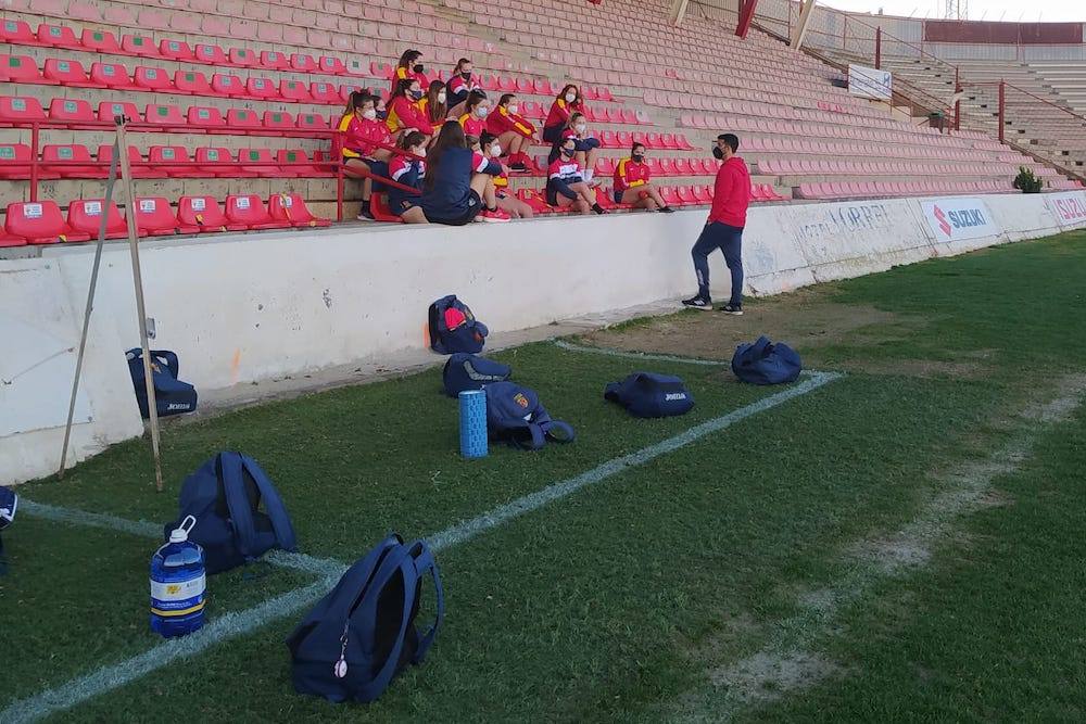 Imagen secundaria 1 - Los entrenamientos se han llevado a cabo en el campo de rugby del Campeonato Álvarez de Sotomayor, en Viator, y en el Juan Rojas. 
